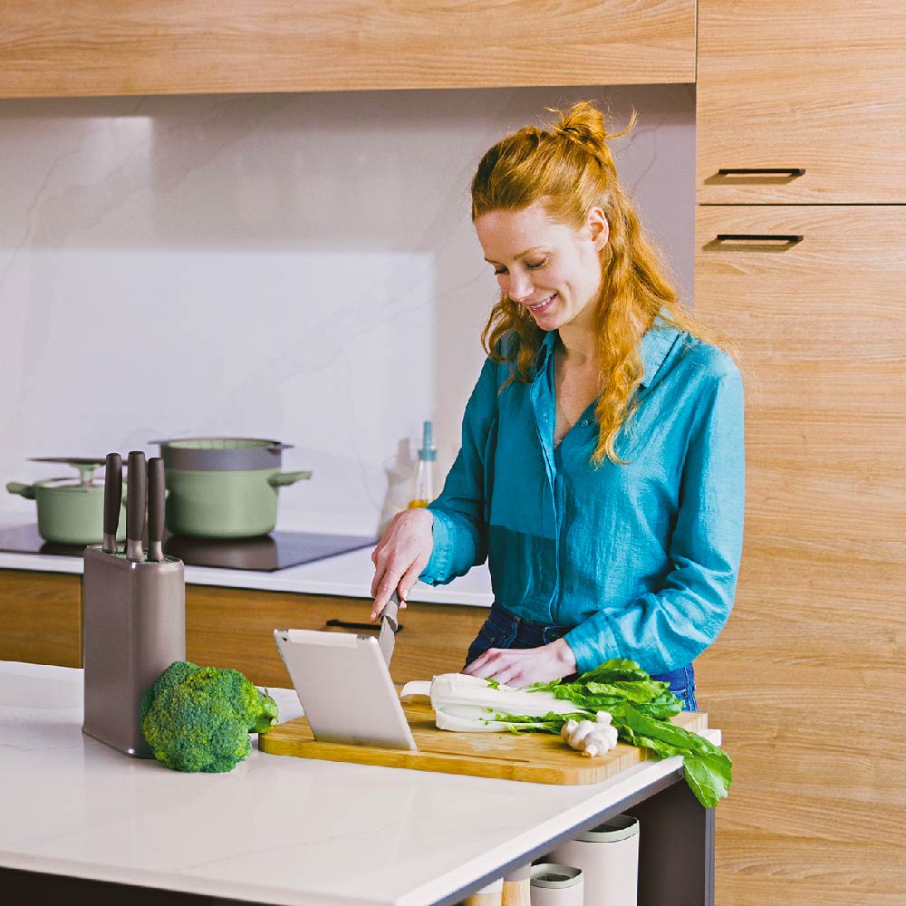 BERGHOFF Bamboo Cutting Board