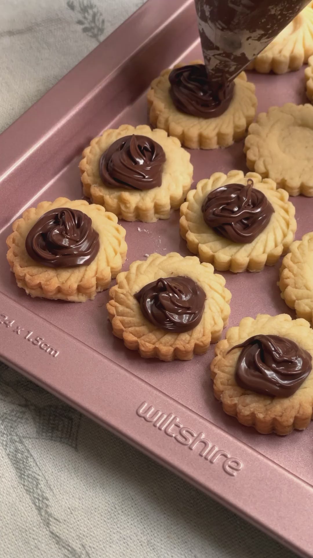 WILTSHIRE Rose Gold Elegant Cookie Sheet 33cm