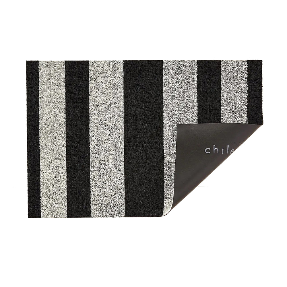 CHILEWICH TerraStrand¬Æ Microban¬Æ Tikar Pintu Jalur Tebal 46 x 71 sm, Hitam/Putih