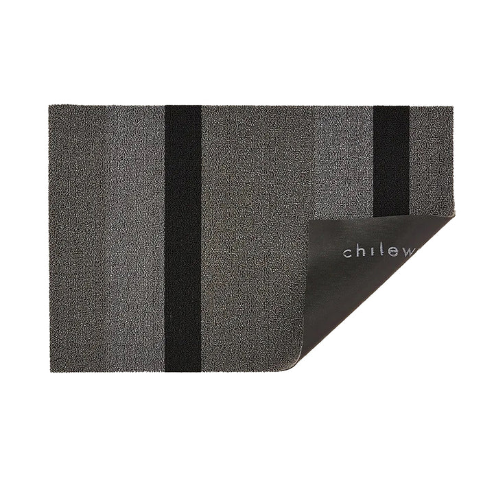 CHILEWICH TerraStrand¬Æ Microban¬Æ Tikar Pintu Jalur Tebal, 46 x 71 sm, Perak/Hitam