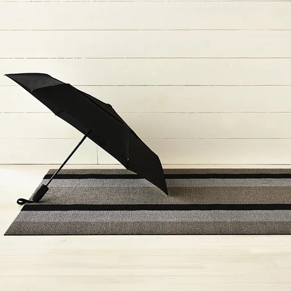 CHILEWICH TerraStrand¬Æ Microban¬Æ Tikar Pintu Jalur Tebal, 46 x 71 sm, Perak/Hitam